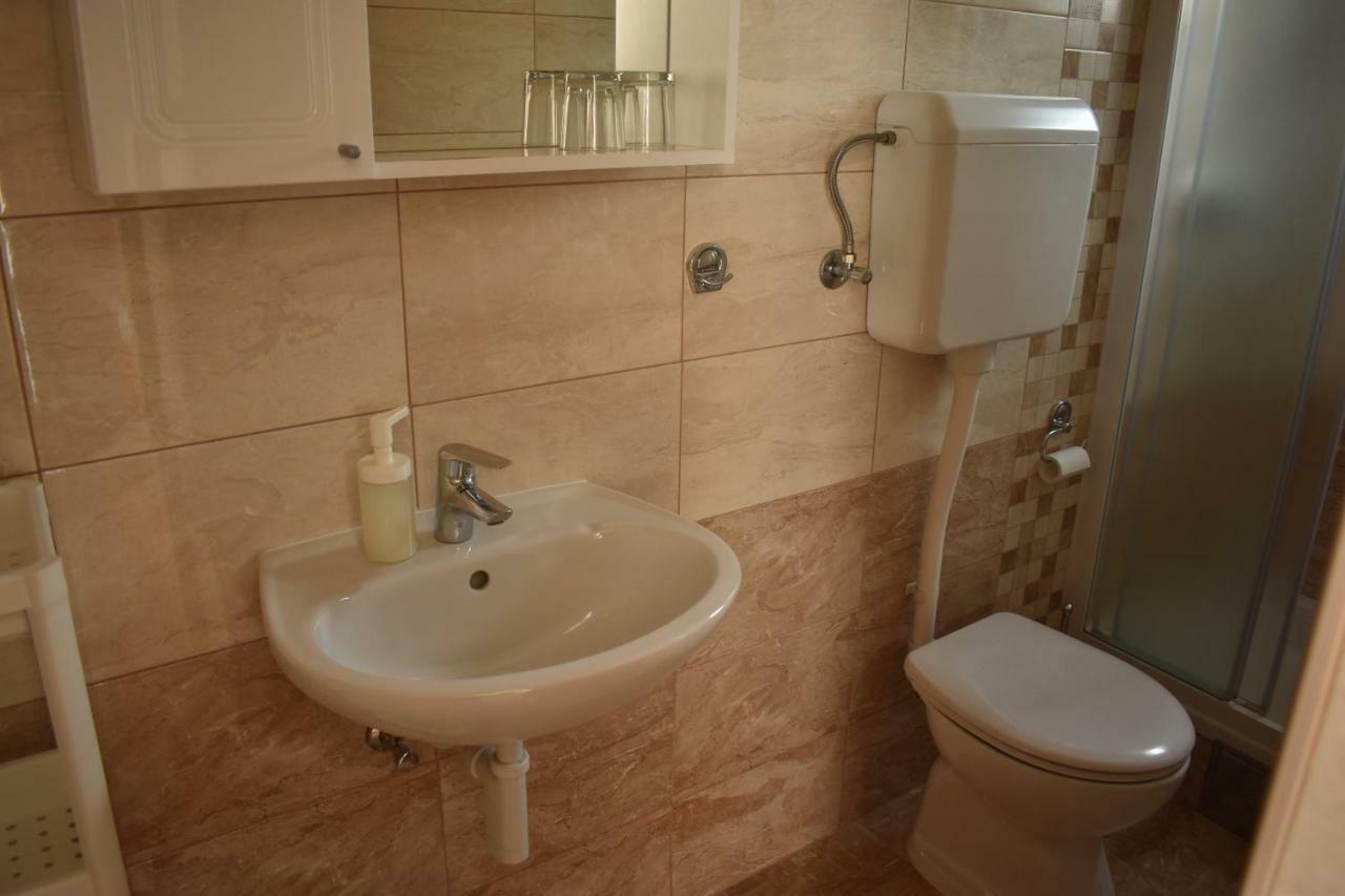 Guest House Micin Vodice Ngoại thất bức ảnh
